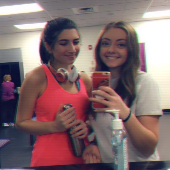 Meet your Posher, Maelle - Picture 2 of 5